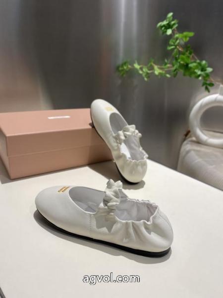 人気話題 セレブ風  圧倒的人気新着スニーカースーパー ブランド コピーMIUMIU. 6 