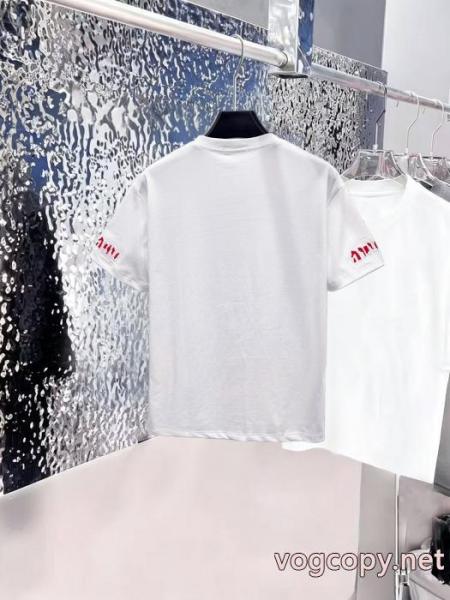 大人で素敵 2026トレンド セレブ愛用MIUMIU半袖Tシャツ偽 ブランド 販売 3