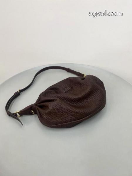 セールでお勧め 特に注目したい やっと見つけた国内即発MIUMIU偽 ブランド 通販バッグ. 4