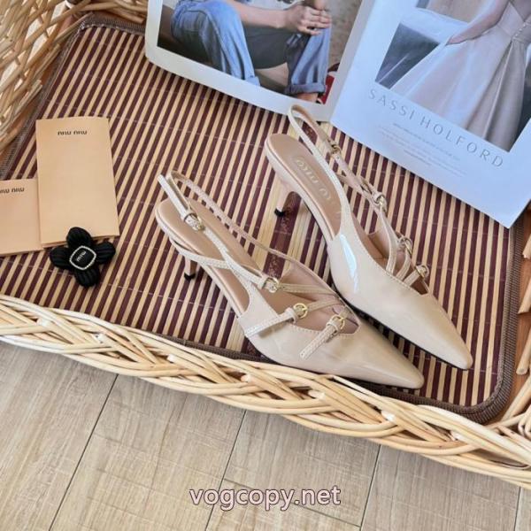 風通しのよい 大人の魅力 春夏新作登場偽物 ブランド 販売MIUMIUサンダル.. 3