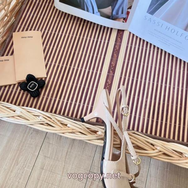 風通しのよい 大人の魅力 春夏新作登場偽物 ブランド 販売MIUMIUサンダル.. 5