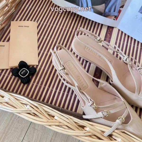 風通しのよい 大人の魅力 春夏新作登場偽物 ブランド 販売MIUMIUサンダル.. 4