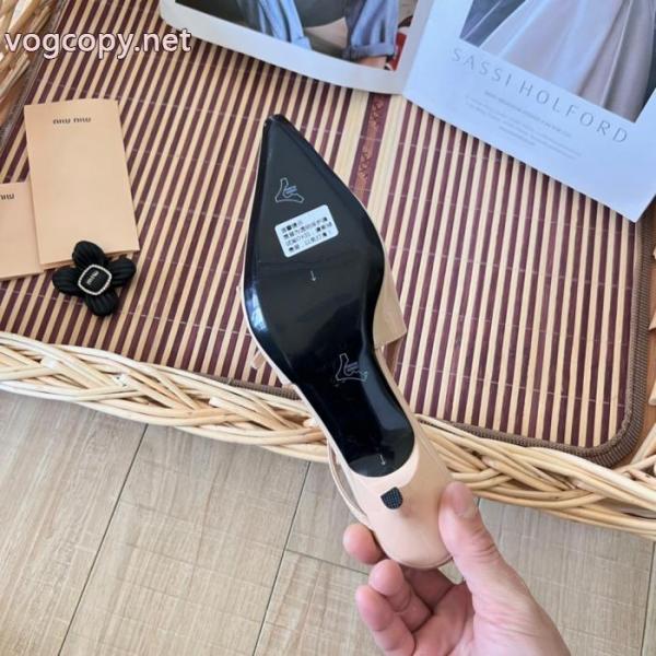 風通しのよい 大人の魅力 春夏新作登場偽物 ブランド 販売MIUMIUサンダル.. 6