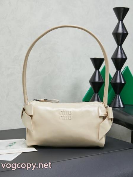 スーパー コピー 品MIUMIUバッグ大人で素敵 好評なアイテム 相性の良い. 1