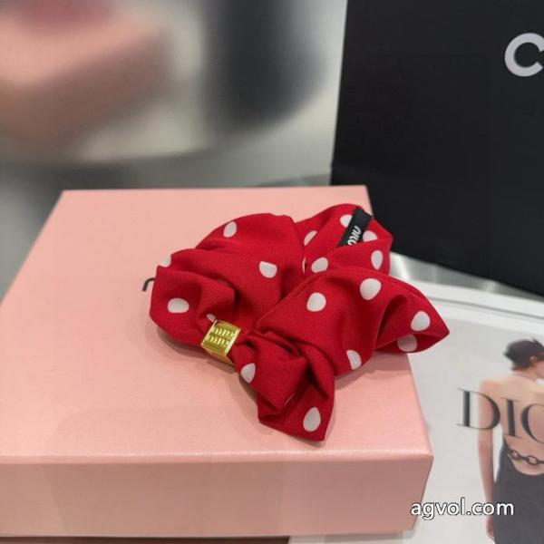MIUMIUブランド コピー 販売 店アクセサリー限定セールお買い得 今年買い足したい! 着るだけオシャレ上級者.. 3