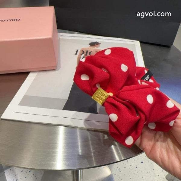 MIUMIUブランド コピー 販売 店アクセサリー限定セールお買い得 今年買い足したい! 着るだけオシャレ上級者.. 5