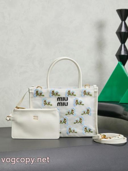 ブランド 偽物 激安MIUMIUバッグ2026年最新版 即納希少 著名人の着用. 1