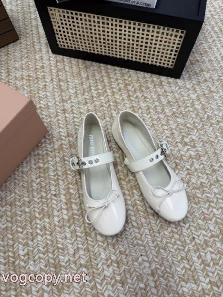 MIUMIUNEW素敵 素材感に注目 大人キレイに仕立てる ブランド コピー 専門店パンプス. 1