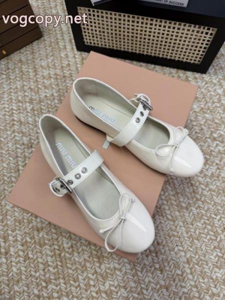 MIUMIUNEW素敵 素材感に注目 大人キレイに仕立てる ブランド コピー 専門店パンプス. 5
