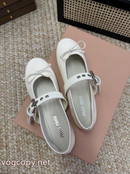 MIUMIUNEW素敵 素材感に注目 大人キレイに仕立てる ブランド コピー 専門店パンプス. 6