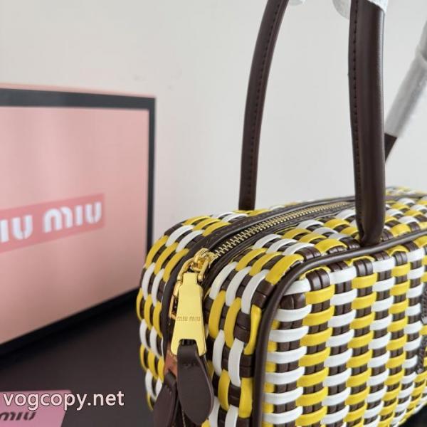 MIUMIUバッグブランド フェイク【新アイテム】 人気モデル雑誌掲載 ずっと人気♪.. 4
