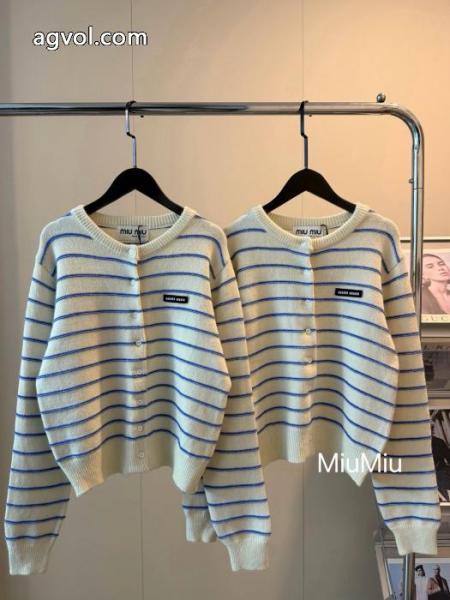 偽 ブランド大変大人気2026 数量限定お買い得 輝かしいMIUMIUコート 4