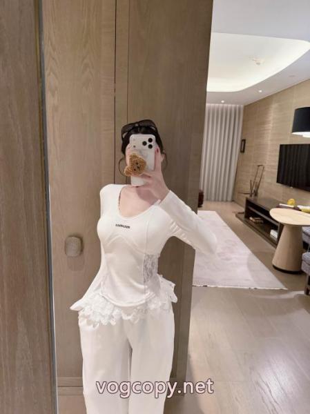 tシャツ送料込 追跡付 魅力が光る ファッションの最先端!MIUMIU偽物 通販. 2