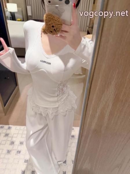 tシャツ送料込 追跡付 魅力が光る ファッションの最先端!MIUMIU偽物 通販. 3