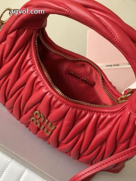 バッグ1年中活躍する お得低価 話題の商品偽物 ブランドMIUMIU.. 6 