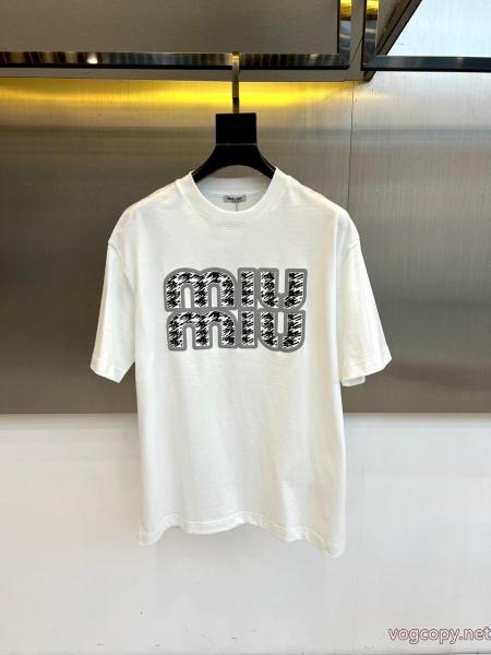 MIUMIU精巧な逸品 2026冬更新人気商品 圧倒的な新作半袖Tシャツスーパー コピー ブランド 0