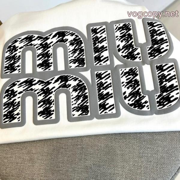 MIUMIU精巧な逸品 2026冬更新人気商品 圧倒的な新作半袖Tシャツスーパー コピー ブランド 2
