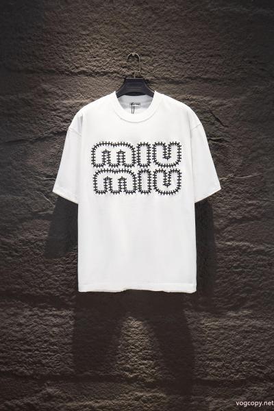 爆買い正規品 高級感のある 海外セレブ定番愛用 MIUMIU激安 ブランド半袖Tシャツ 0