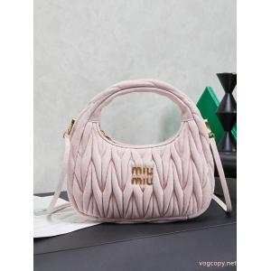コピー ブランド 優良MIUMIUバッグ人気の定番カラー 限定品 今シーズンのトレンドアイテム 正規品..