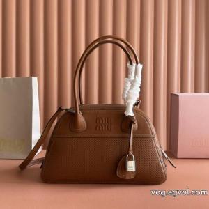 MIUMIUバッグブランド コピー 販売店暖かさと軽さを兼ね備えた 注目なアイテム 限定セール正規品..