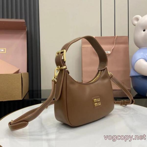 激安 通販 専門MIUMIU最前線2026 清潔感のある肌見せ ファッションの最先端!バッグ. 2
