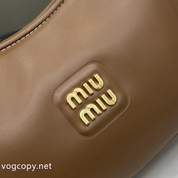 激安 通販 専門MIUMIU最前線2026 清潔感のある肌見せ ファッションの最先端!バッグ. 4
