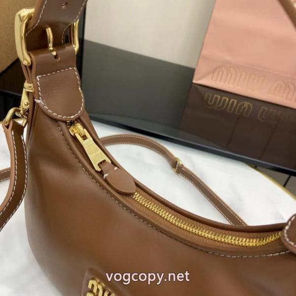激安 通販 専門MIUMIU最前線2026 清潔感のある肌見せ ファッションの最先端!バッグ. 5