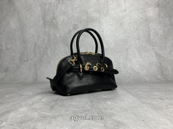 MIUMIUバッグコピー ブランド 通販希少!取り扱い店舗限定 有名人の愛用品 毎日大活躍. 2