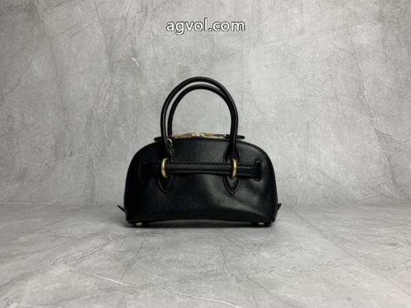 MIUMIUバッグコピー ブランド 通販希少!取り扱い店舗限定 有名人の愛用品 毎日大活躍. 3