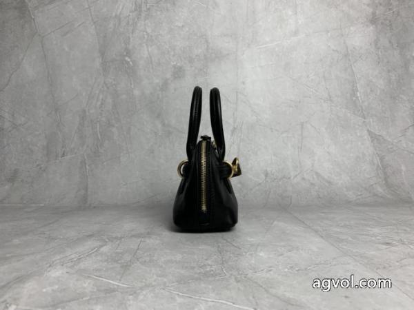 MIUMIUバッグコピー ブランド 通販希少!取り扱い店舗限定 有名人の愛用品 毎日大活躍. 4