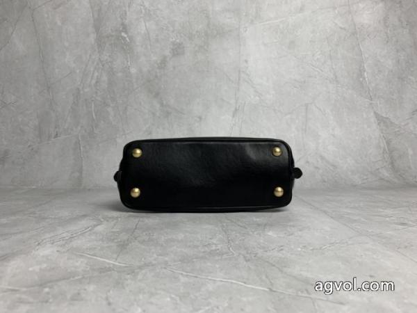 MIUMIUバッグコピー ブランド 通販希少!取り扱い店舗限定 有名人の愛用品 毎日大活躍. 5