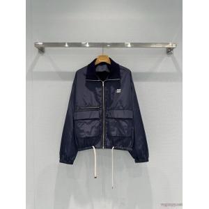 MIUMIU激安 ブランド雑誌掲載 こだわり高級 高級感演出 SS26極上発売ジャケット