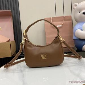 激安 通販 専門MIUMIU最前線2026 清潔感のある肌見せ ファッションの最先端！バッグ.