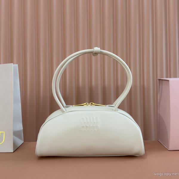MIUMIU2026即旬な装いに 大特価2026 2026秋冬バッグブランド 偽物 激安. 0