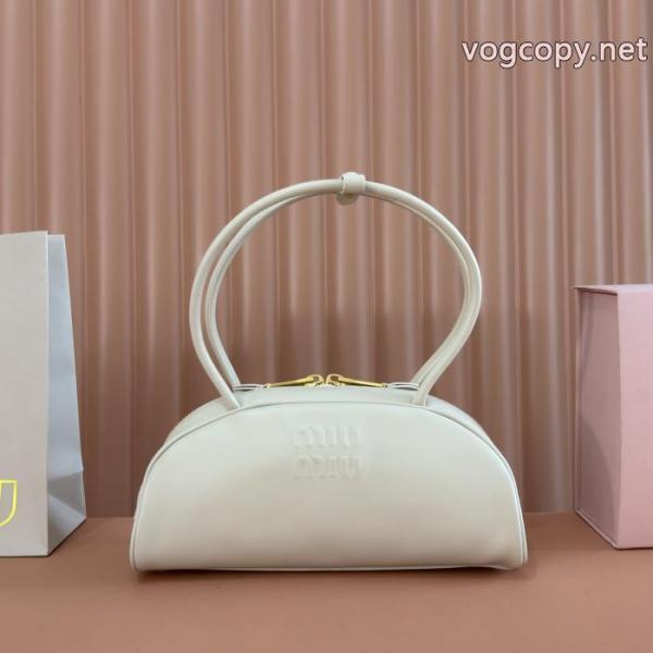 MIUMIU2026即旬な装いに 大特価2026 2026秋冬バッグブランド 偽物 激安. 1