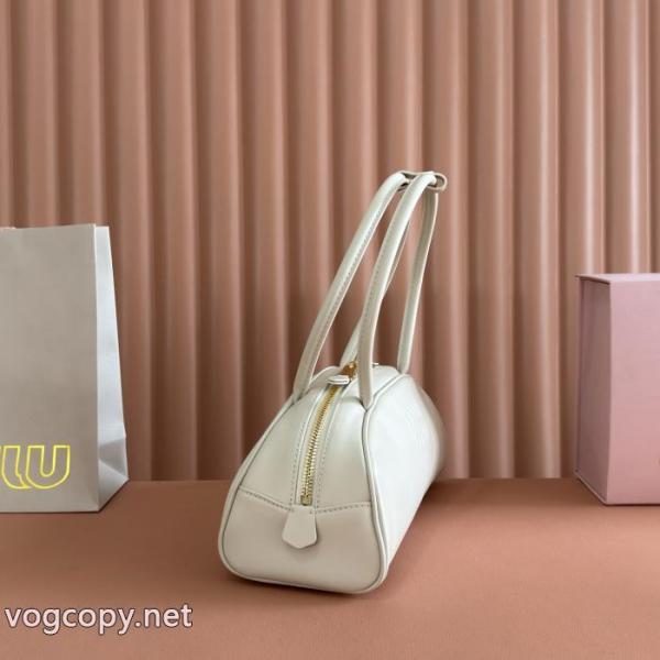 MIUMIU2026即旬な装いに 大特価2026 2026秋冬バッグブランド 偽物 激安. 3