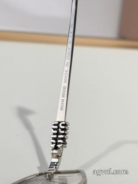 話題の新作到着 季節先取り♪ 上品な印象サングラスMIUMIU通販 ブランド.. 3