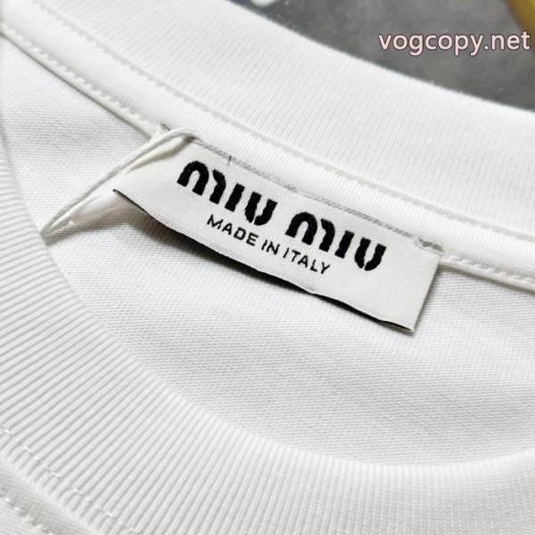  tシャツ2026到着済 26SS 異素材 季節限定販売MIUMIUブランド スニーカー 激安. 5 